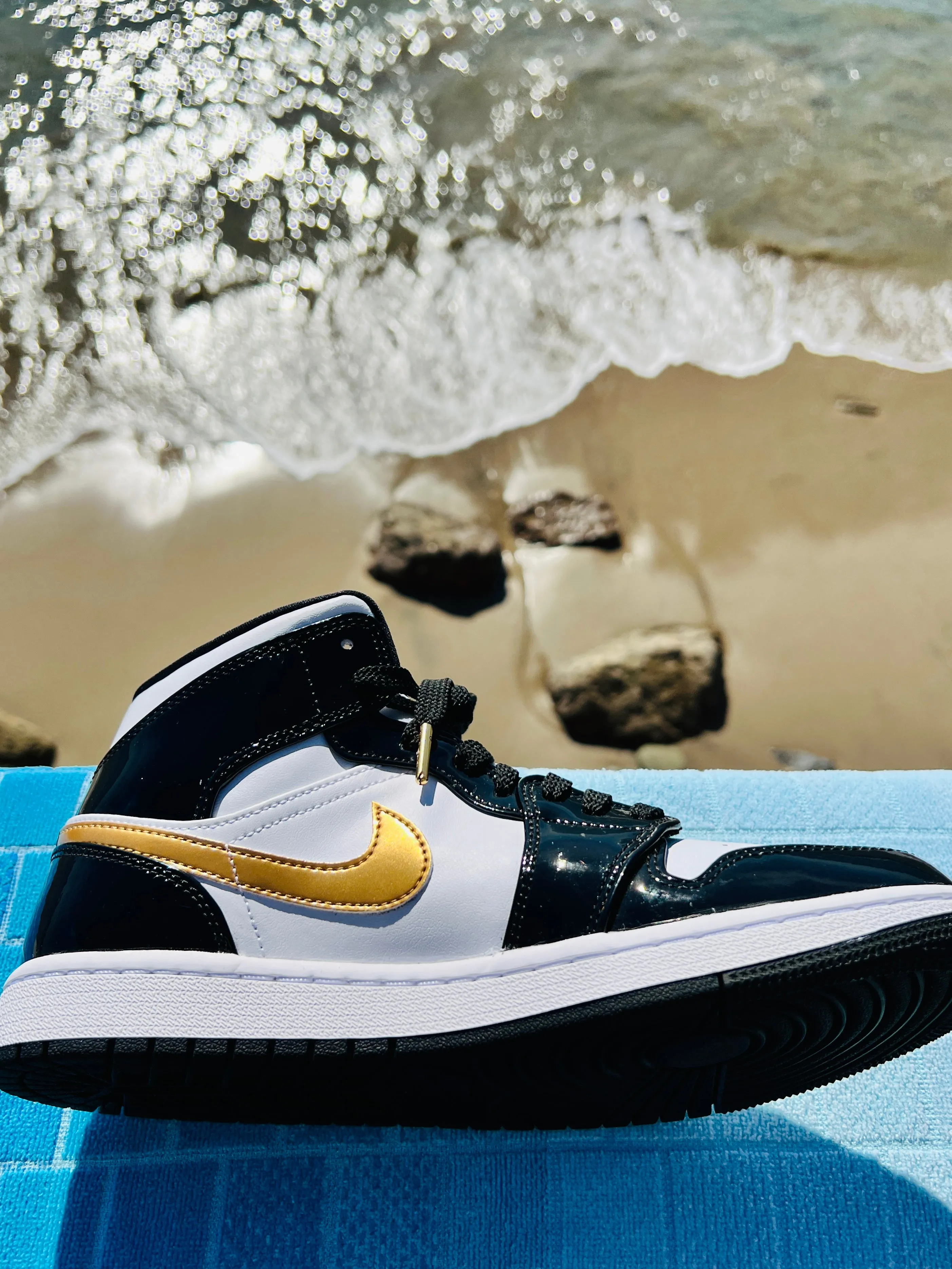2023 Jordan 1 Mid Patent Black Tie (852542-007)