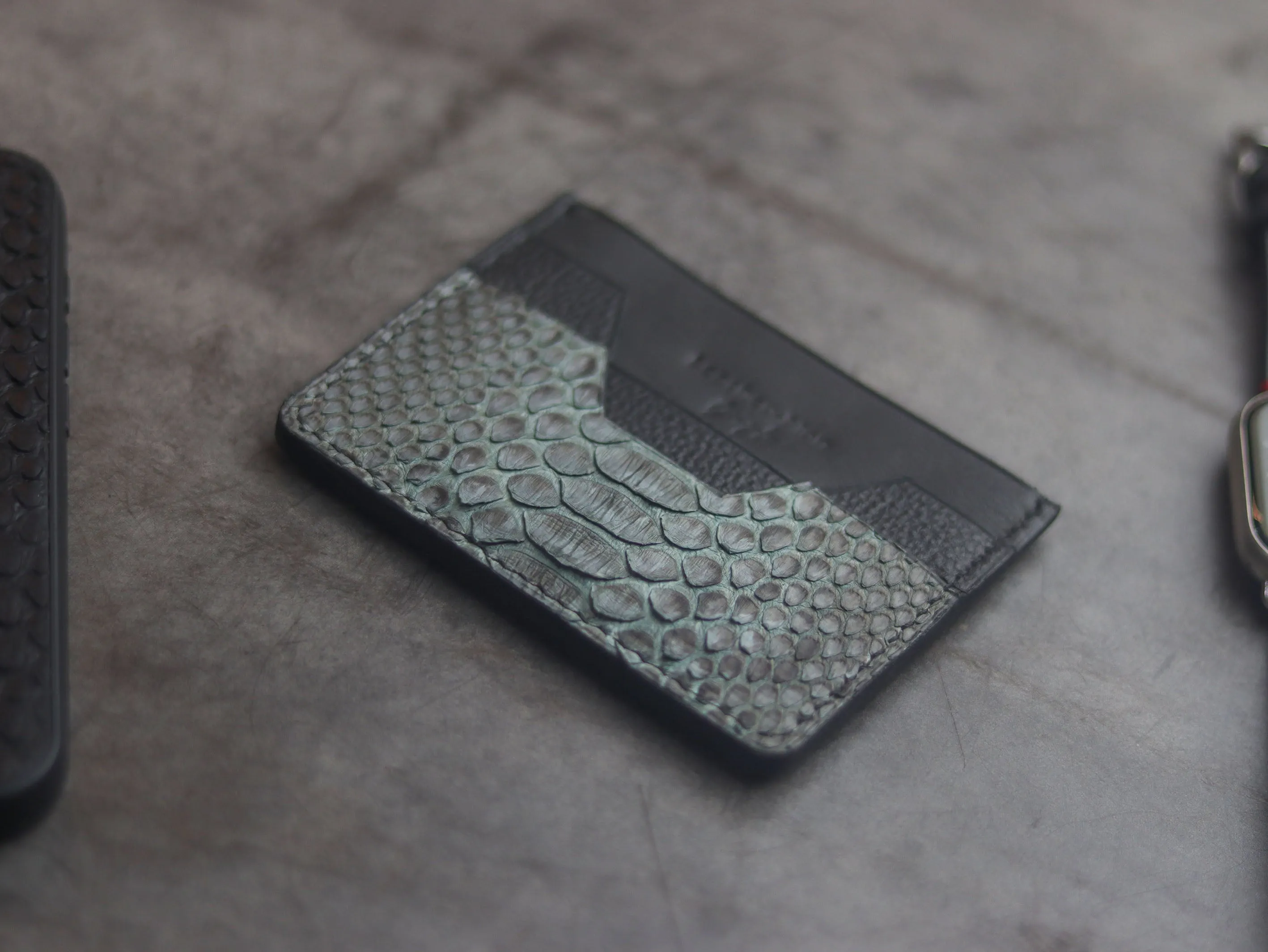 AUGUSTUS - MINIMAL WALLET IRIDIUM GREY PYTHON SKIN
