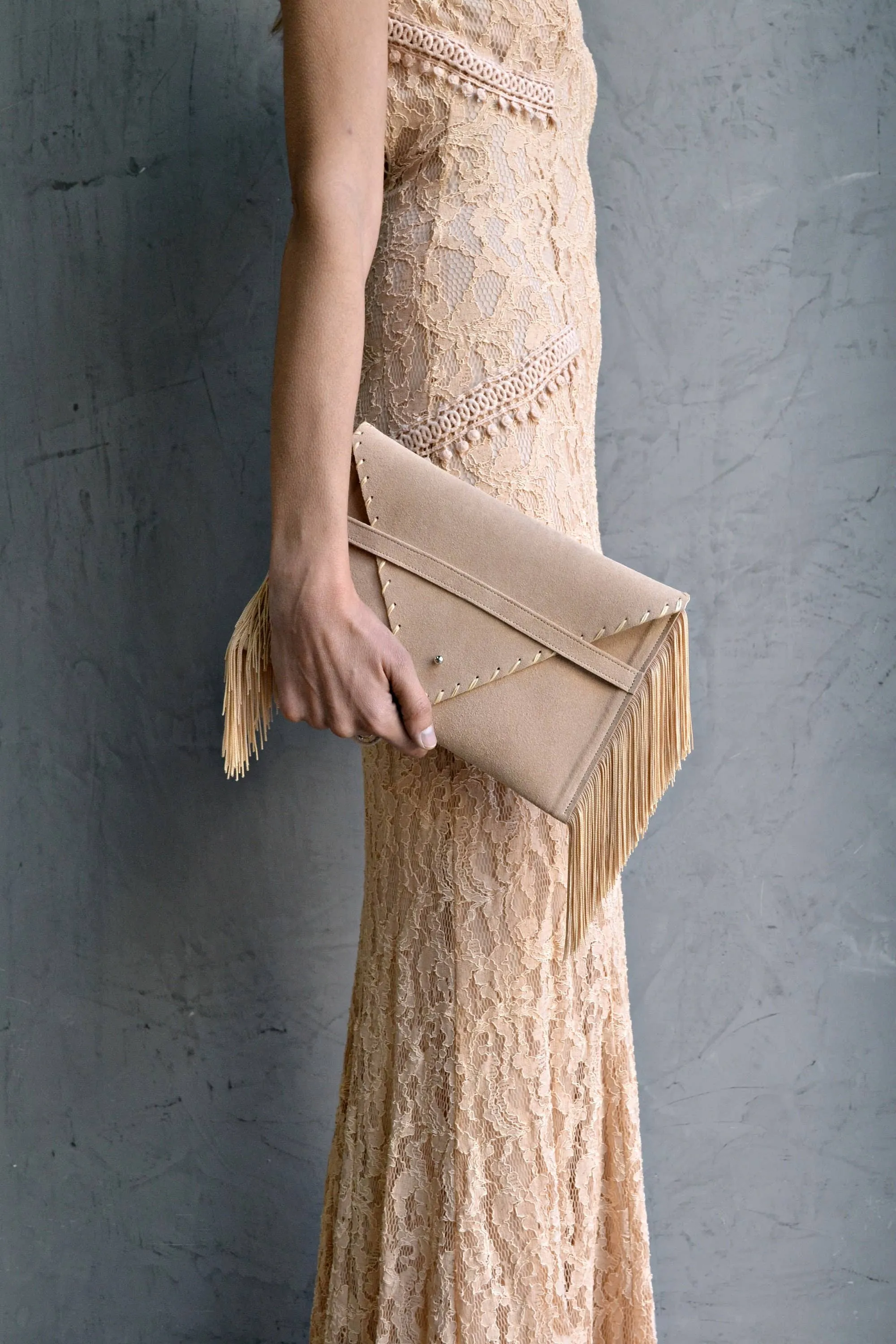 Medusa clutch in beige with silk fringes
