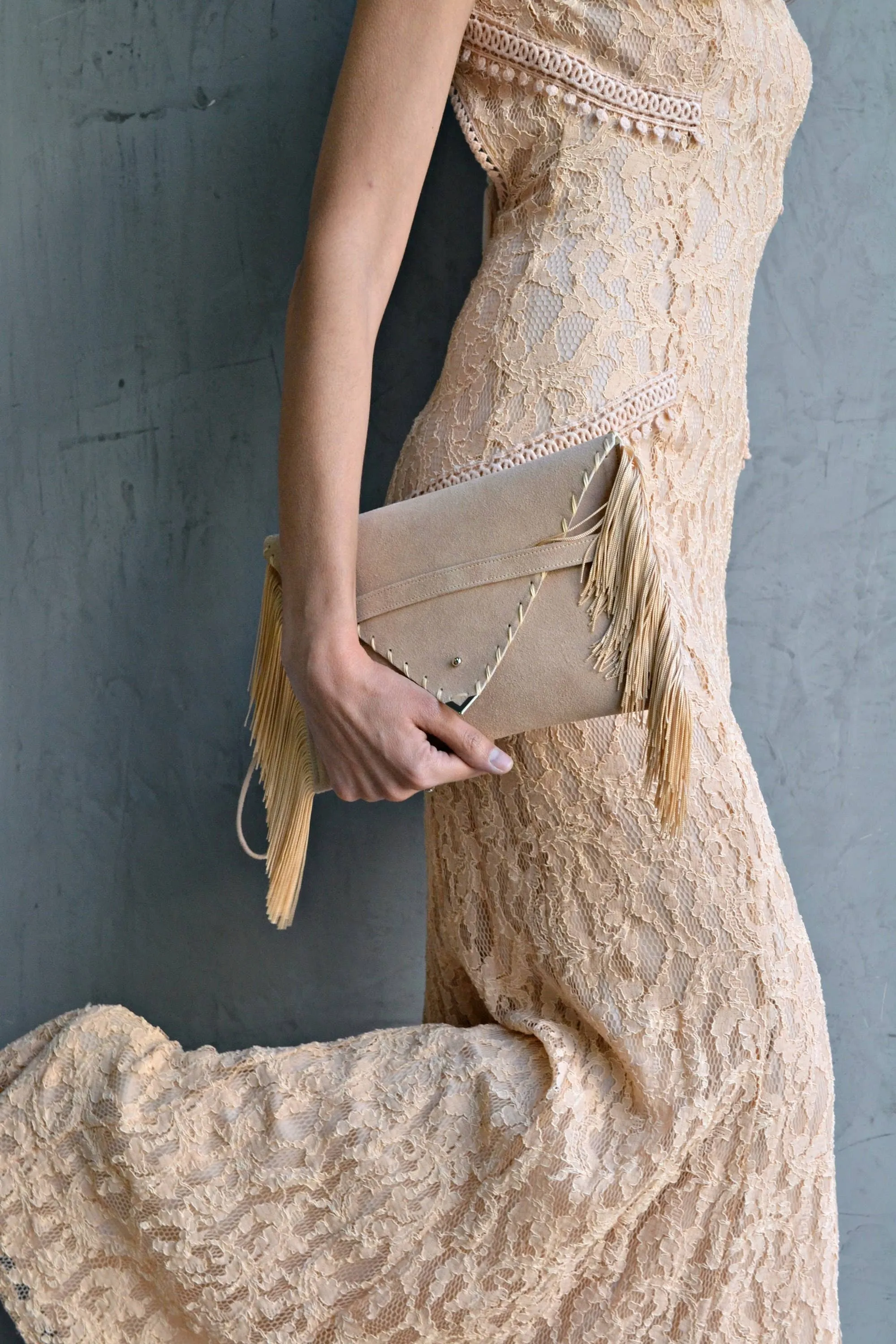 Medusa clutch in beige with silk fringes
