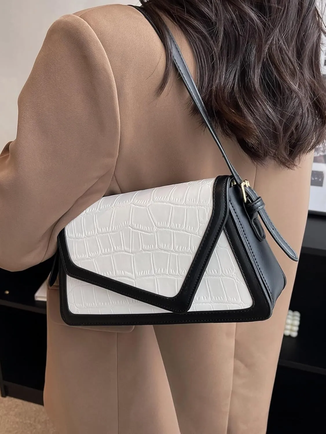 QWINEE Women's Crocodile Embossed Flap Bag Colorblock Shoulder Handbag Contrast Binding Clutch Purse