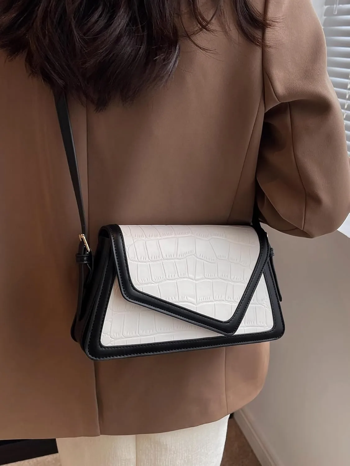 QWINEE Women's Crocodile Embossed Flap Bag Colorblock Shoulder Handbag Contrast Binding Clutch Purse