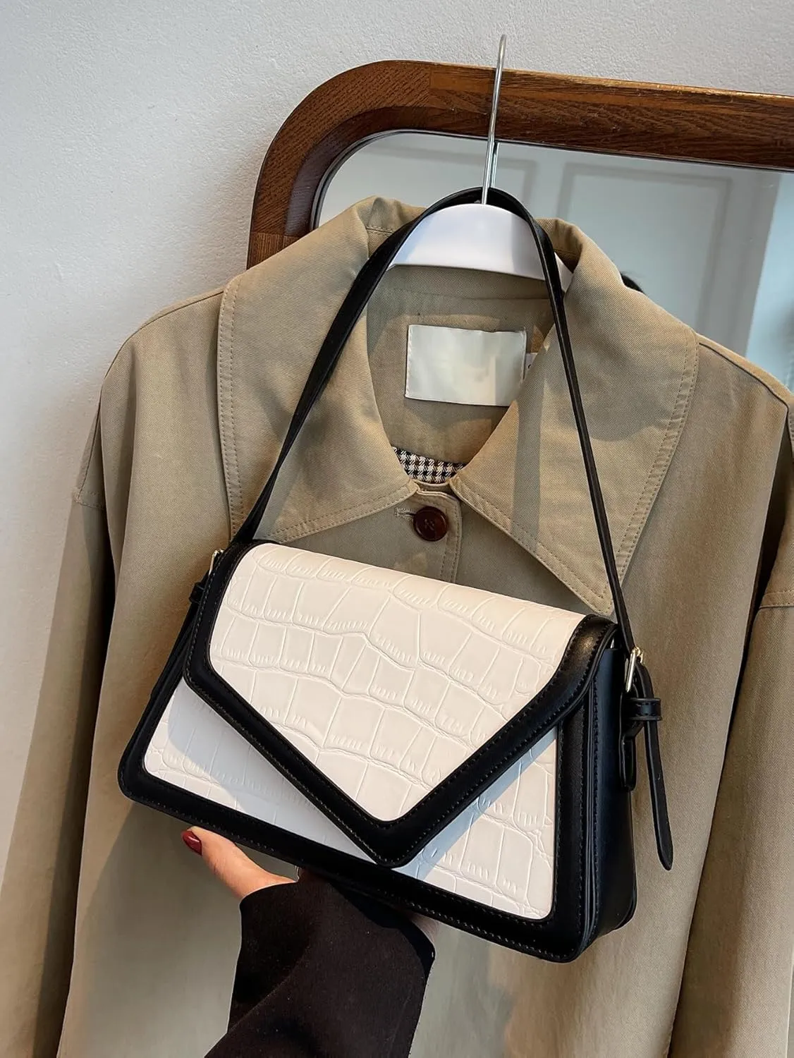 QWINEE Women's Crocodile Embossed Flap Bag Colorblock Shoulder Handbag Contrast Binding Clutch Purse