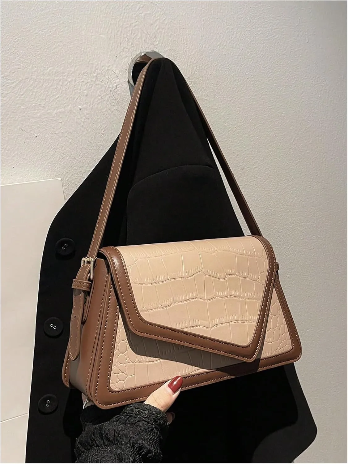 QWINEE Women's Crocodile Embossed Flap Bag Colorblock Shoulder Handbag Contrast Binding Clutch Purse