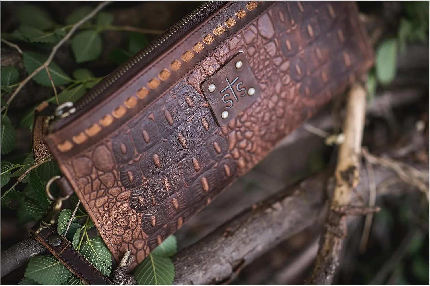 STS Ranchwear Catalina Croc Clutch
