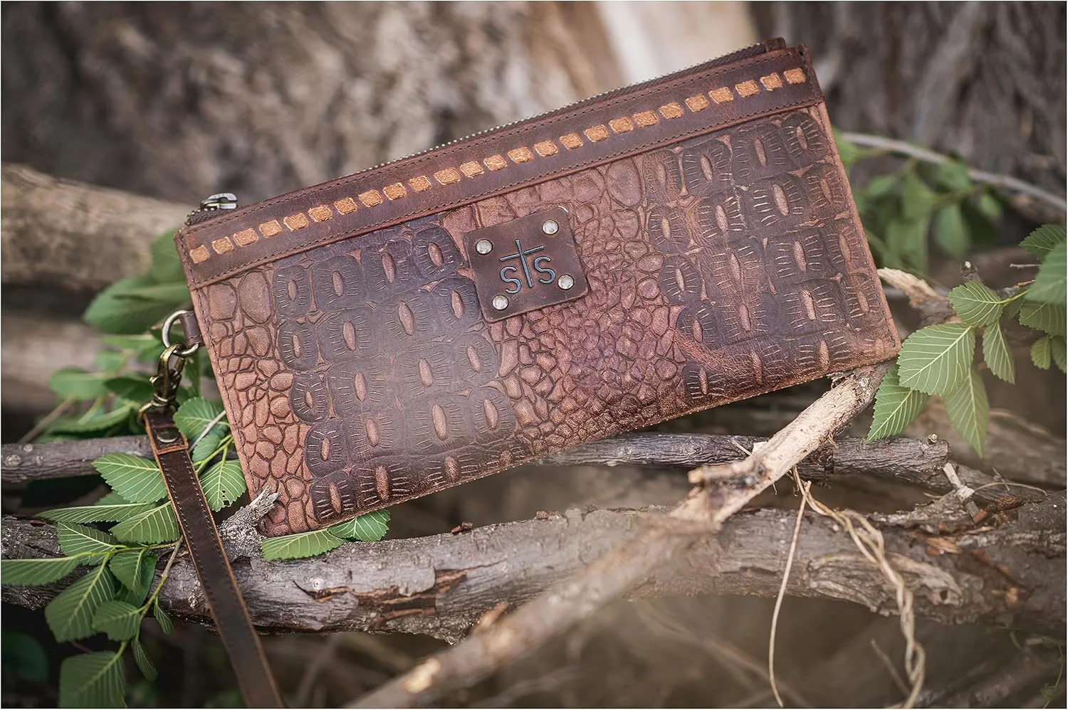 STS Ranchwear Catalina Croc Clutch