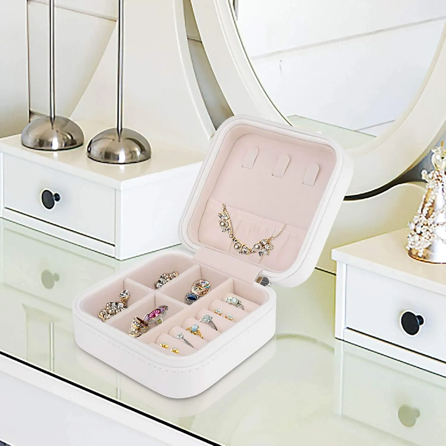 Travel Jewelry Box, Women Leather Small Jewelry Organizer Portable Jewelry Case for Necklace Earrings Rings, A Gentle Tongue Can Break A Bone