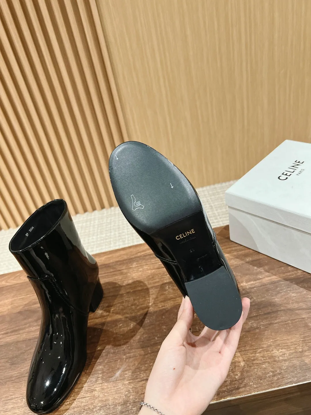 TRIOMPHE patent leather boots
