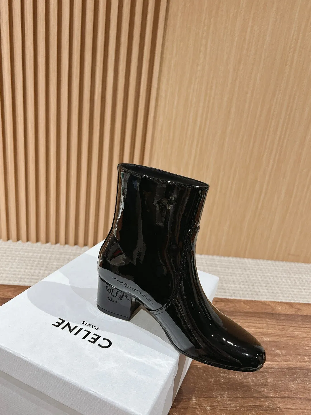 TRIOMPHE patent leather boots