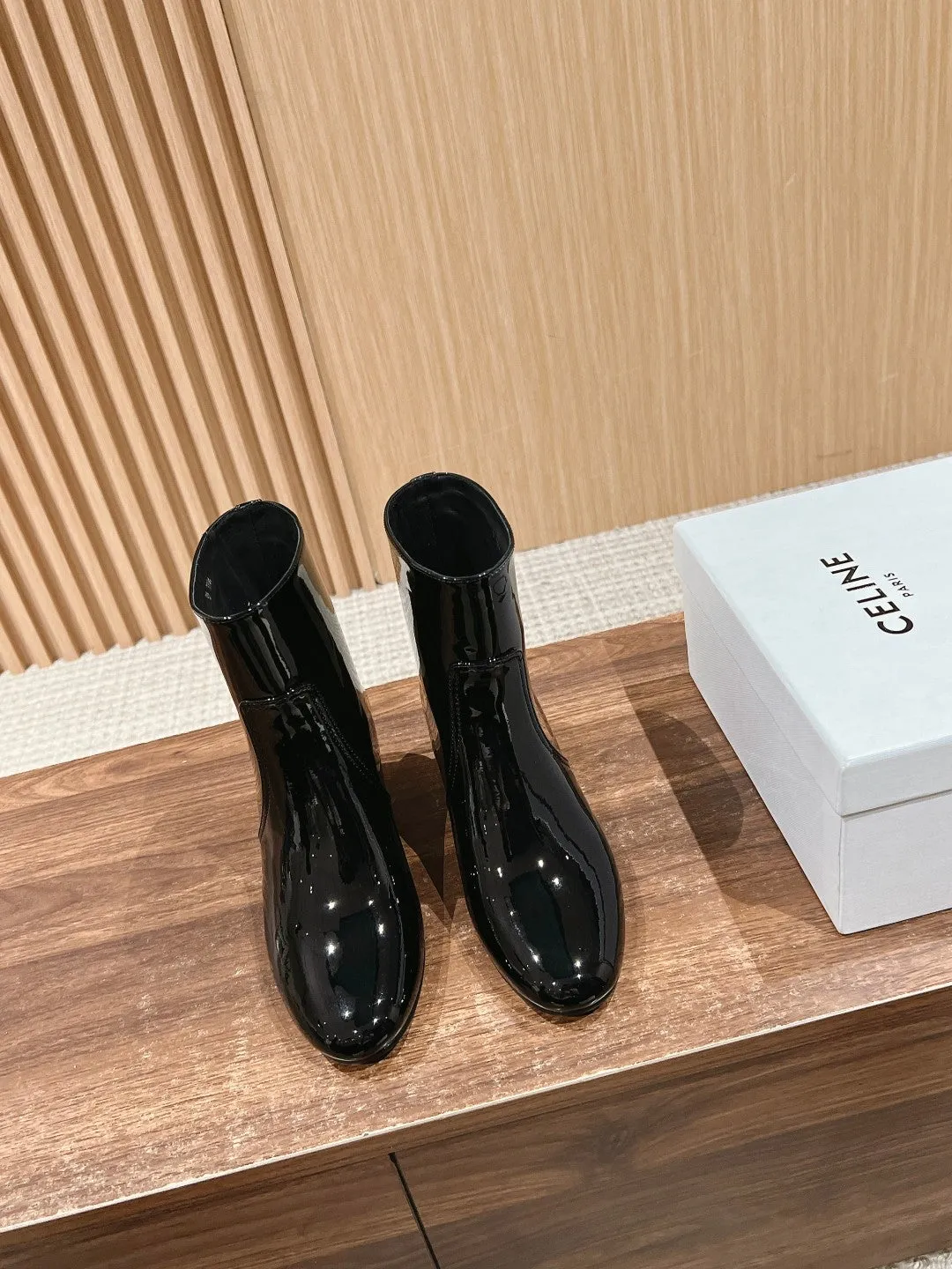 TRIOMPHE patent leather boots