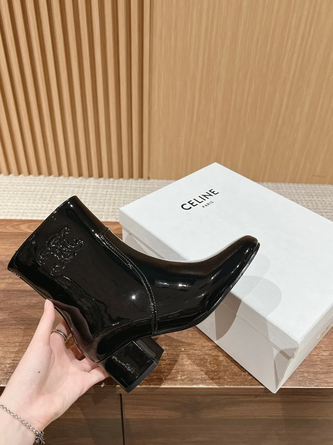 TRIOMPHE patent leather boots