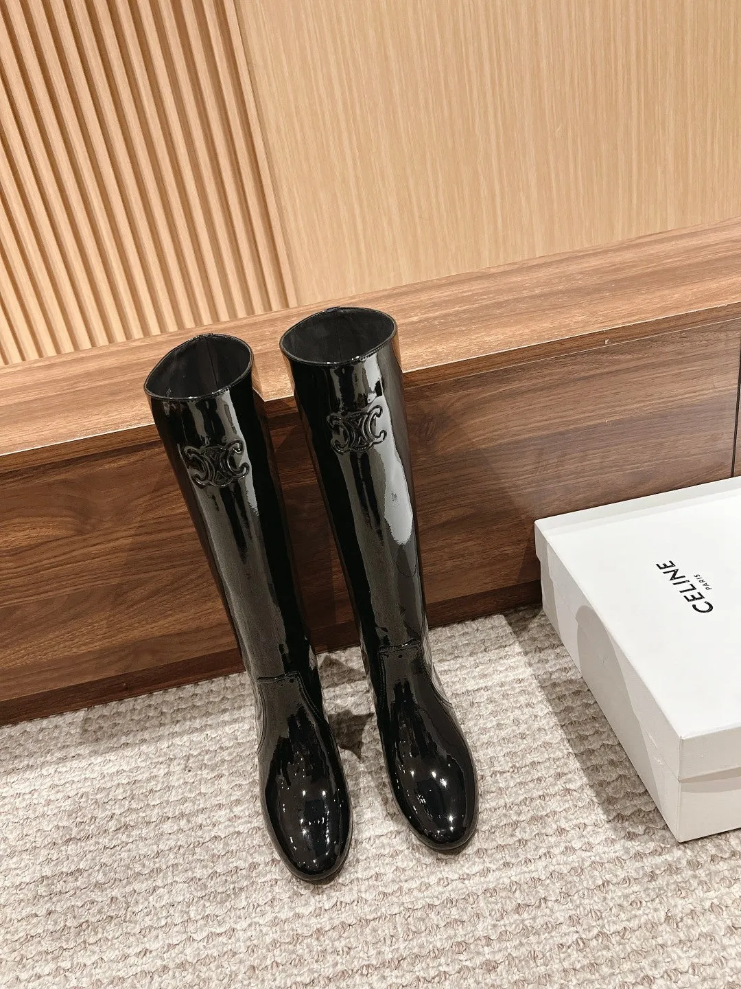TRIOMPHE patent leather boots