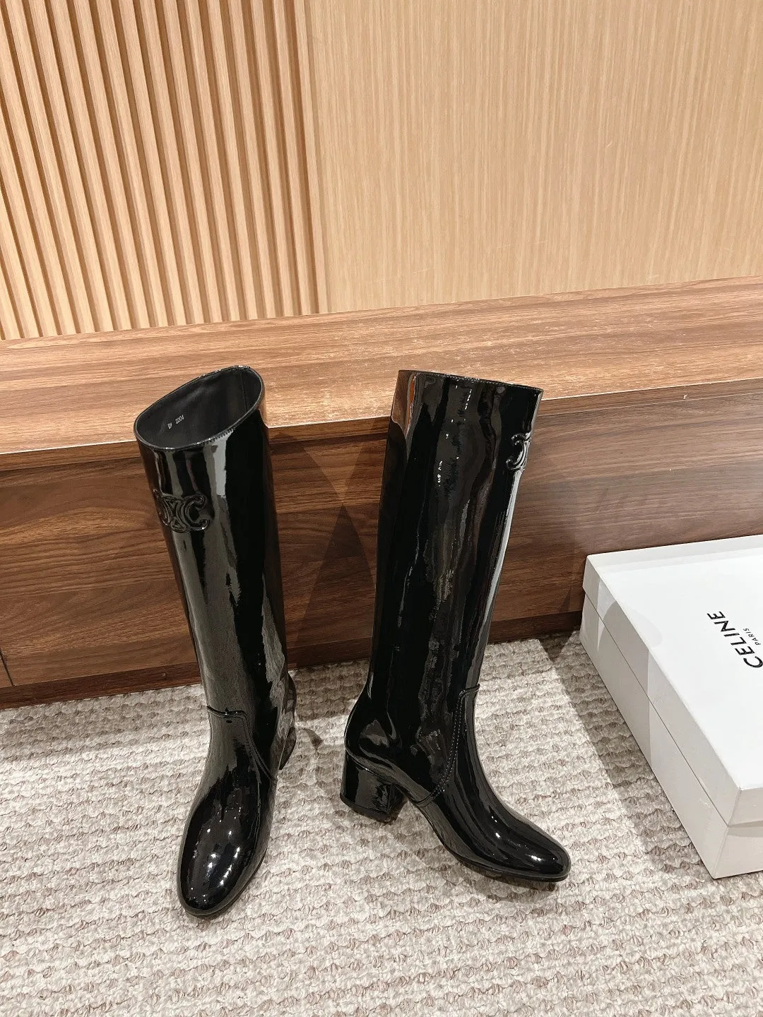 TRIOMPHE patent leather boots