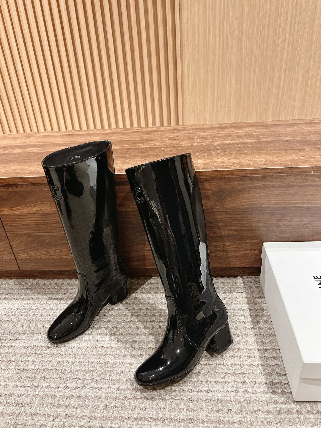 TRIOMPHE patent leather boots