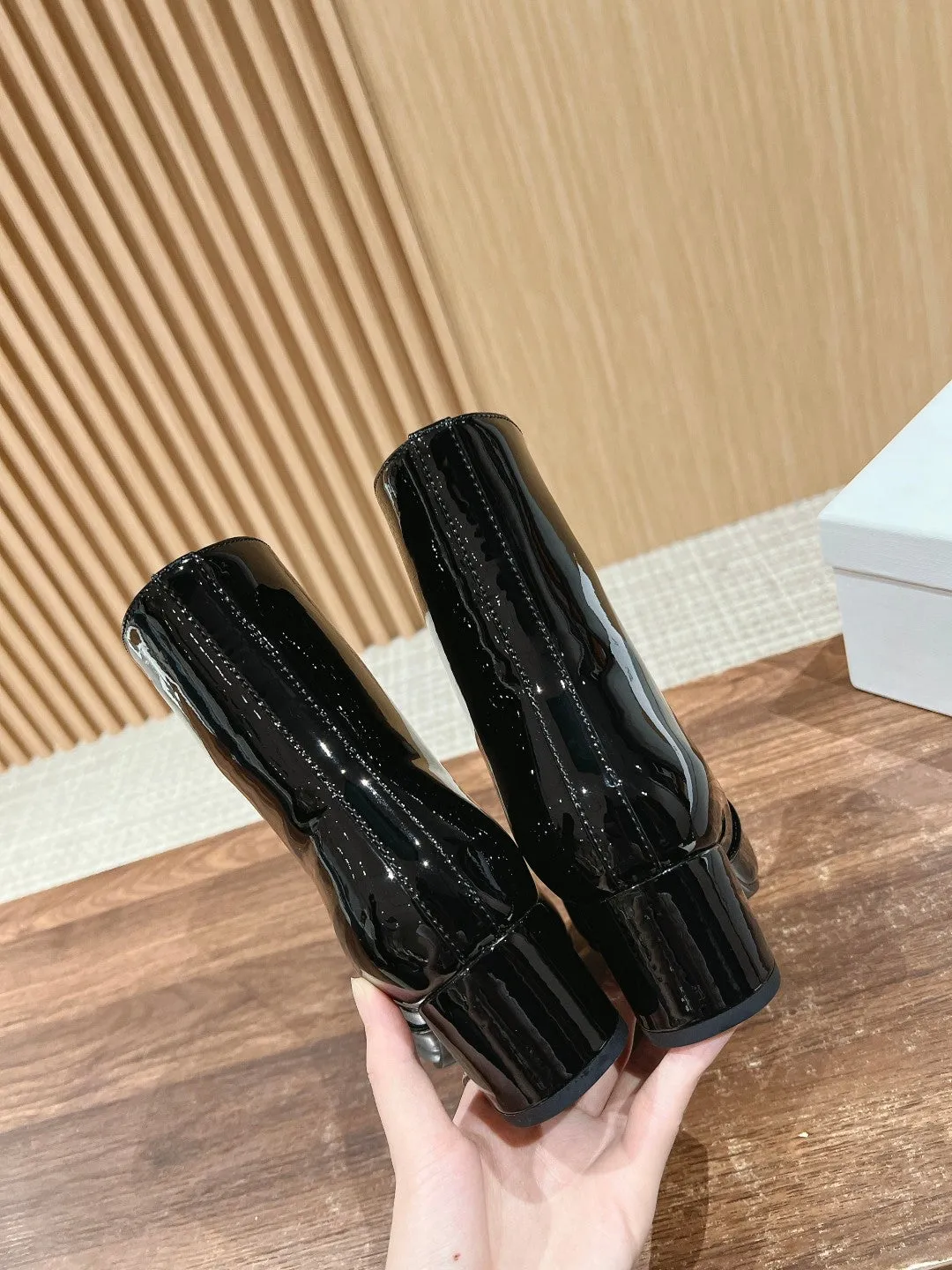 TRIOMPHE patent leather boots