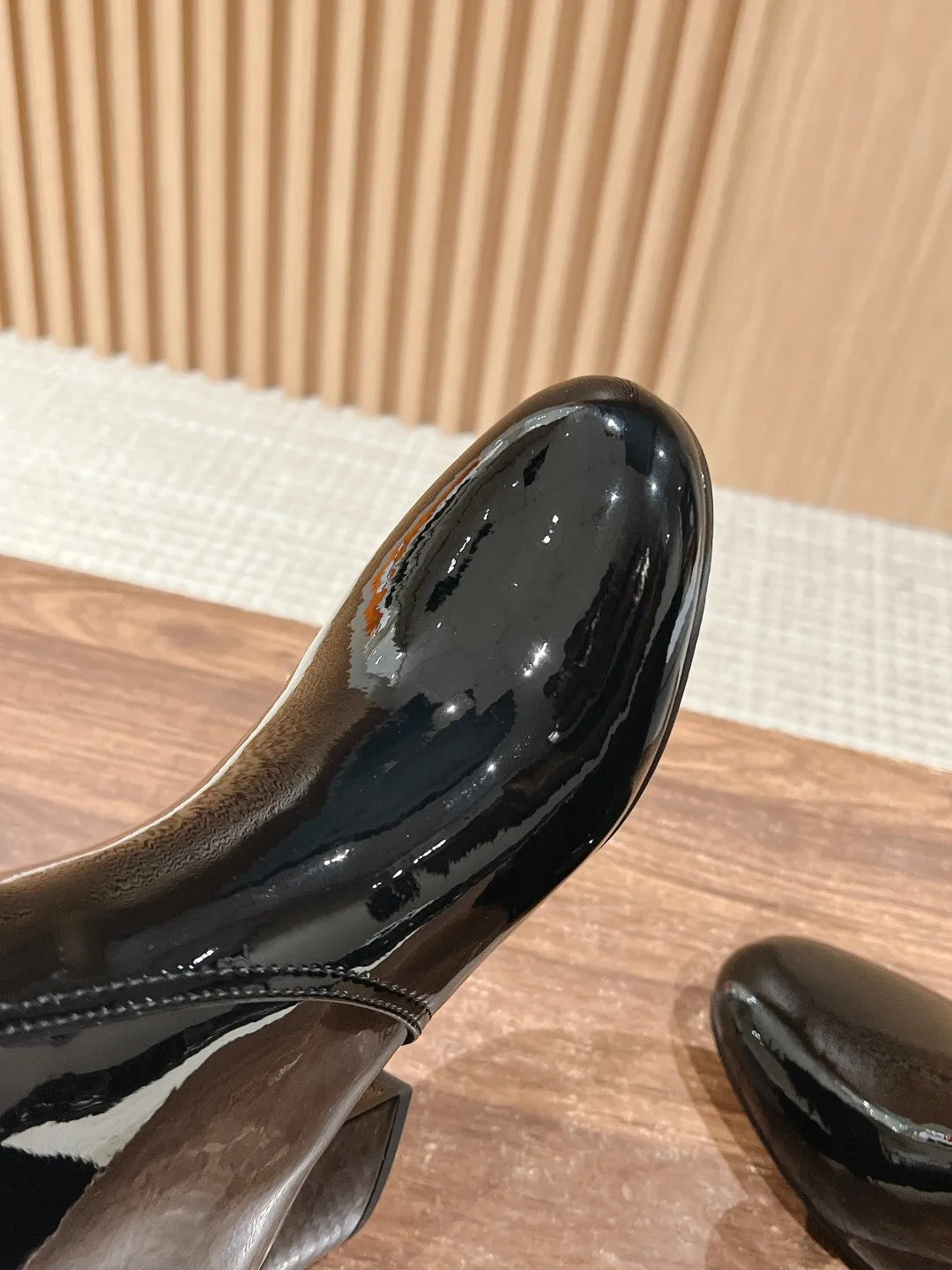 TRIOMPHE patent leather boots