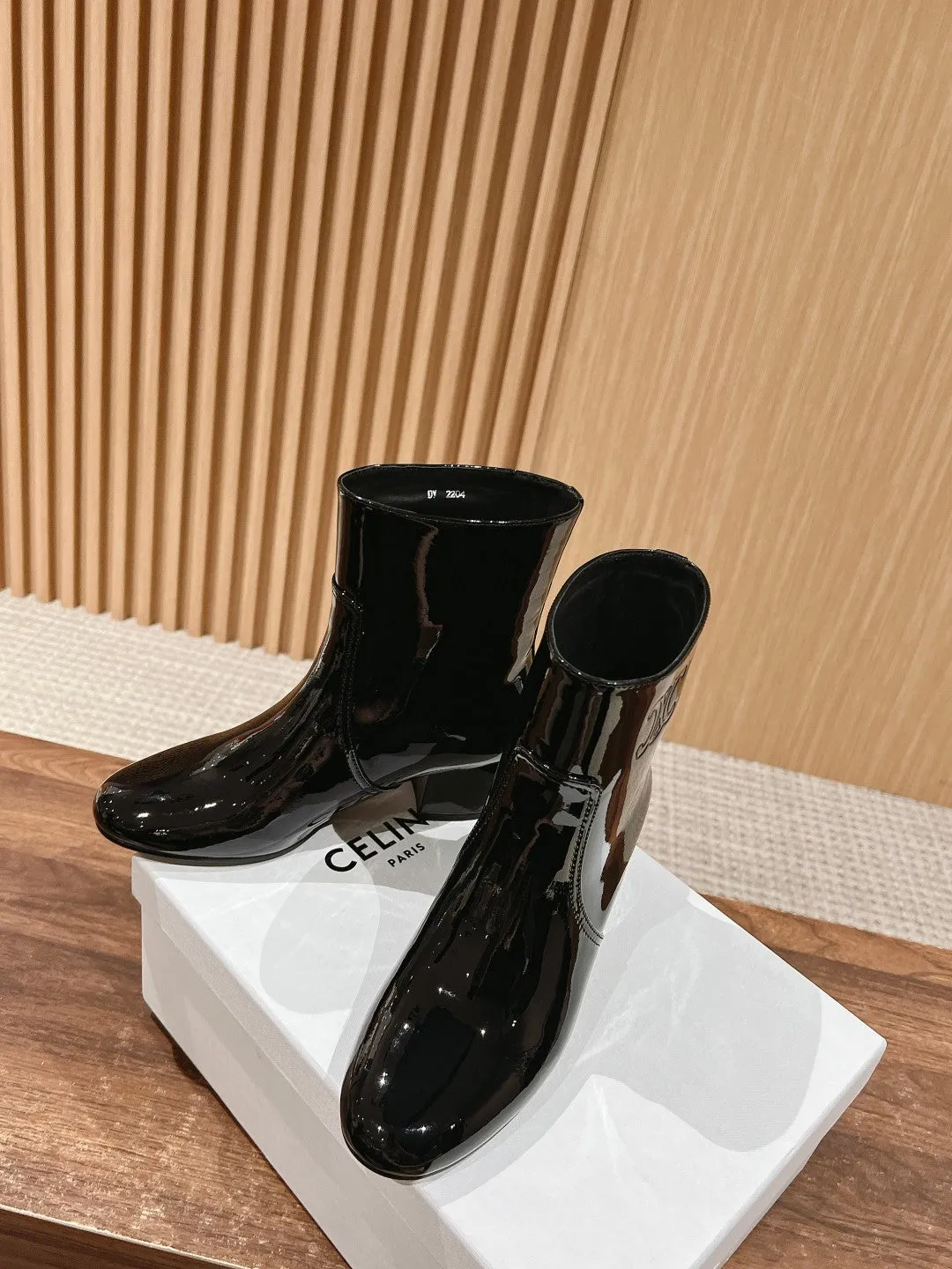 TRIOMPHE patent leather boots